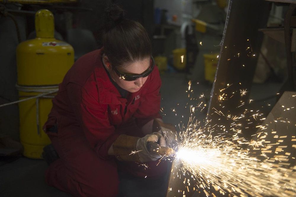 Torch cutting steel plate